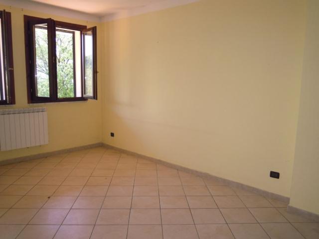 Appartamento in affitto a Licciana Nardi, non arredato/vuoto, giardino privato, box TrovaCasa
