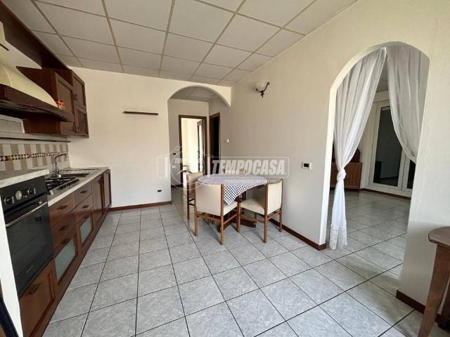 Appartamento in affitto a Lipomo CO