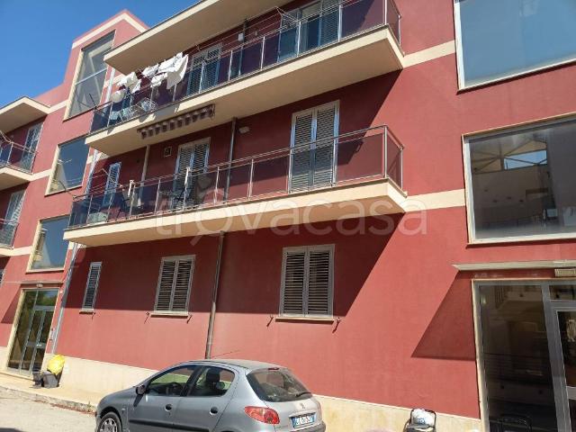 Appartamento in affitto a Pachino via Lipari, 3, arredato, posto auto, box TrovaCasa