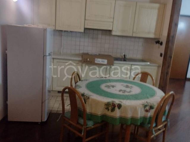 Appartamento in affitto a Padova, travi a vista, vicinanze negozi, frigorifero TrovaCasa