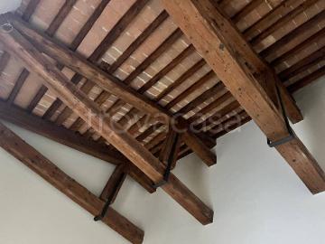 Appartamento in affitto a Padova via Altinate, 25, arredato, box, travi a vista TrovaCasa