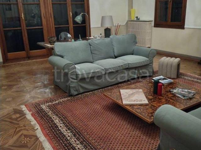 Appartamento in affitto a Padova via del Santo, posto auto, parzialmente arredato, mansarda TrovaCasa