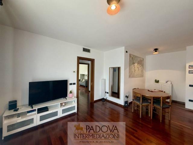 Appartamento in affitto a Padova via Enrico Forlanini, parzialmente arredato, ascensore, centrale TrovaCasa