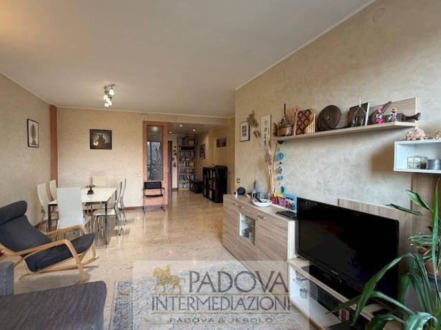 Appartamento in affitto a Padova via Ivrea, box, terrazzo, parzialmente arredato TrovaCasa