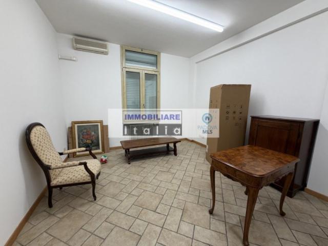 Appartamento in affitto a Padova via San Pietro, arredato, giardino, ascensore TrovaCasa