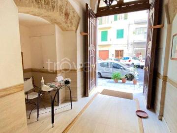 Appartamento in affitto a Palermo via Mariano Stabile, 53, terrazzo, parzialmente arredato, centrale TrovaCasa
