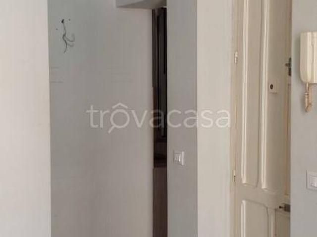 Appartamento in affitto a Palermo via Domenico Lancia di Brolo, non arredato/vuoto, doppia esposizione, buono stato TrovaCasa