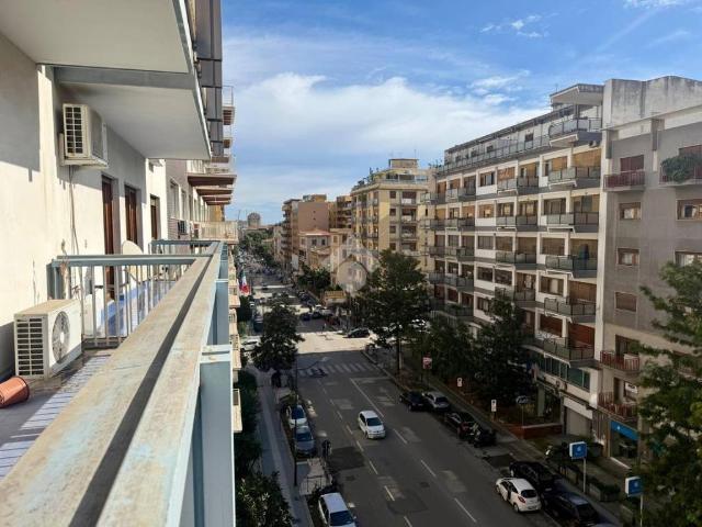 Appartamento in affitto a Palermo via emanuele notarbartolo, 21, nuova costruzione, parzialmente arredato, ascensore TrovaCasa