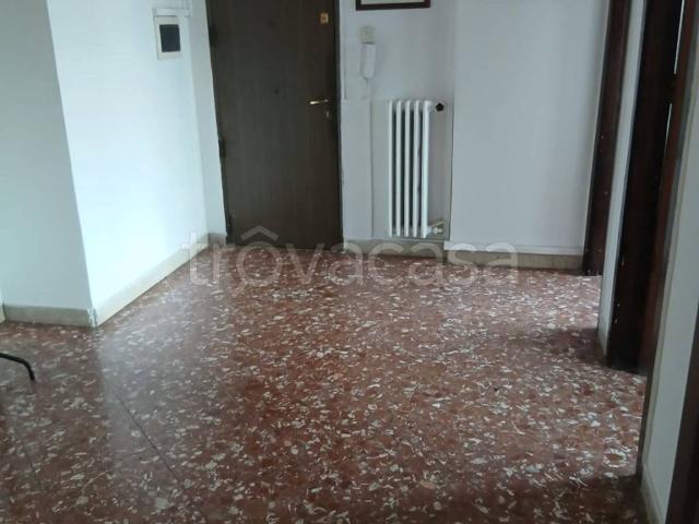 Appartamento in affitto a Palermo via Enrico Albanese, riscaldamento autonomo, ascensore, contesto signorile TrovaCasa