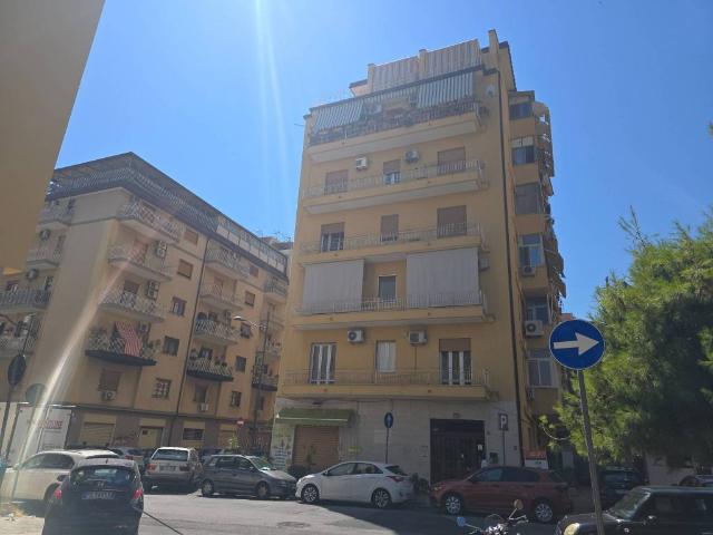 Appartamento in affitto a Palermo via Giovanni Alfredo Cesareo, 16, non arredato/vuoto, riscaldamento autonomo, ascensore TrovaCasa
