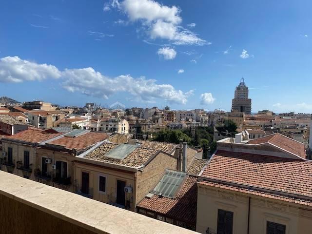 Appartamento in affitto a Palermo via Johann Wolfgang von Goethe, 20, parzialmente arredato, ascensore, balcone TrovaCasa