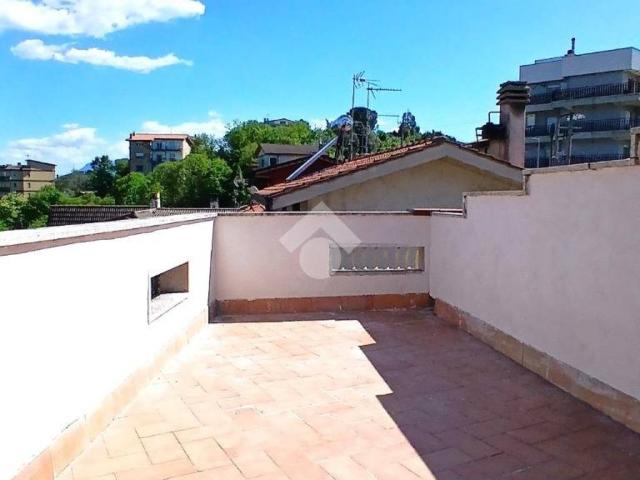 Appartamento in affitto a Paliano via Piano dei Colli, terrazzo, riscaldamento autonomo, parzialmente arredato TrovaCasa