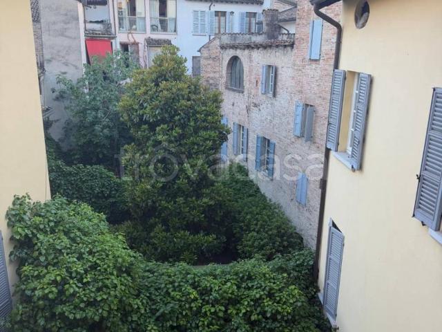Appartamento in affitto a Parma borgo della Posta, 10, arredato, terrazzo, vista sui tetti TrovaCasa