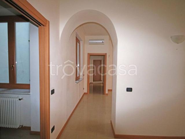 Appartamento in affitto a Parma borgo Giacomo Tommasini, 36, riscaldamento autonomo, parzialmente arredato, ascensore TrovaCasa