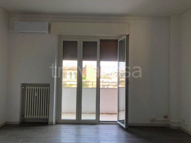 Appartamento in affitto a Parma via Camillo Rondani, ascensore, riscaldamento centralizzato, centrale TrovaCasa