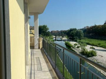 Appartamento in affitto a Parma via dei Farnese, 9, non arredato/vuoto, box, terrazzo TrovaCasa