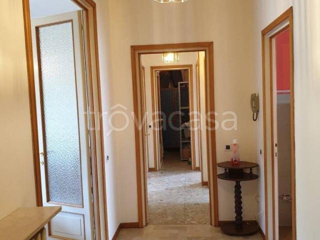 Appartamento in affitto a Parma viale Alberto Pasini, 10, arredato, vista panoramica, ascensore TrovaCasa