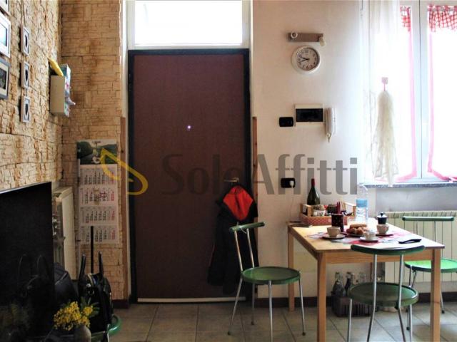Appartamento in affitto a Parabiago via Solferino, arredato, travi a vista, doppia esposizione TrovaCasa