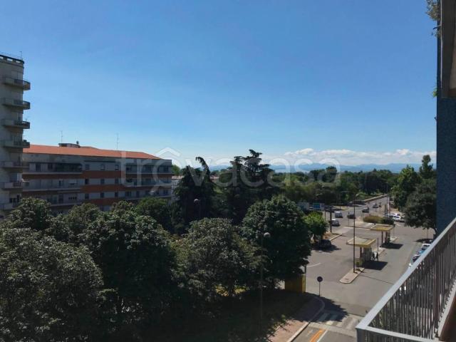 Appartamento in affitto a Pavia viale della Libertà, 61, arredato, ascensore, riscaldamento centralizzato TrovaCasa