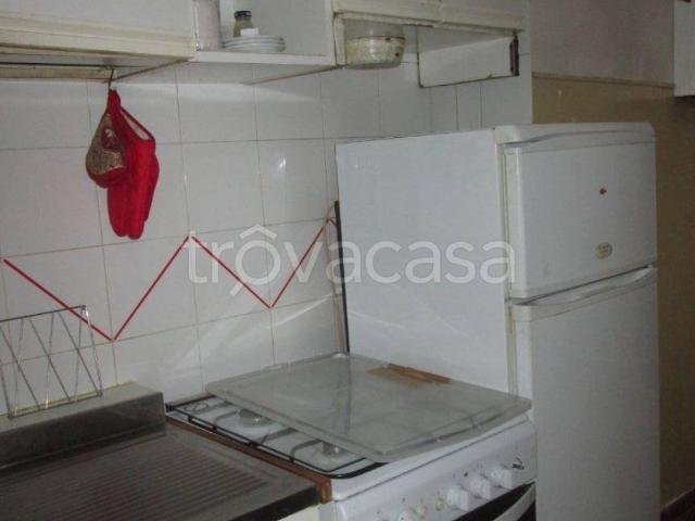 Appartamento in affitto a Pescara via Sangro, parzialmente arredato, balcone, studio TrovaCasa