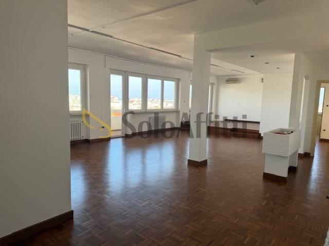Appartamento in affitto a Pescara via Venezia, non arredato/vuoto, terrazzo, immobile di prestigio TrovaCasa