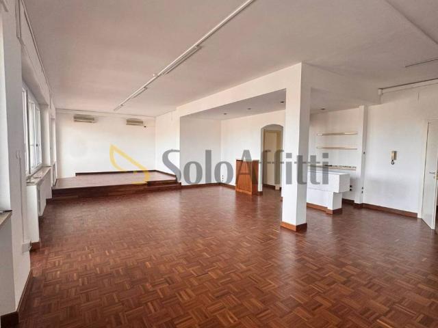 Appartamento in affitto a Pescara via Venezia, non arredato/vuoto, terrazzo, immobile di prestigio TrovaCasa