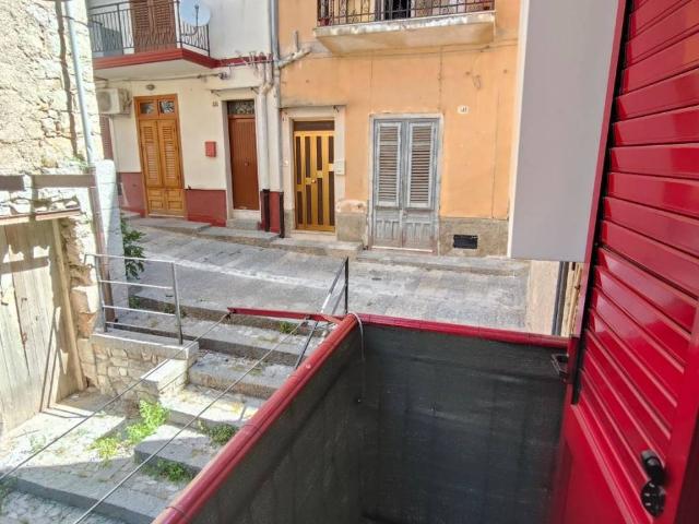 Appartamento in affitto a Piana degli Albanesi PA