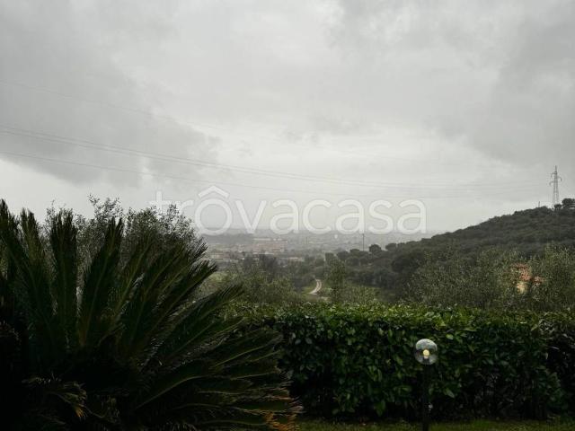 Appartamento in affitto a Pietrasanta via Monte di Ripa, arredato, giardino privato, vista mare TrovaCasa