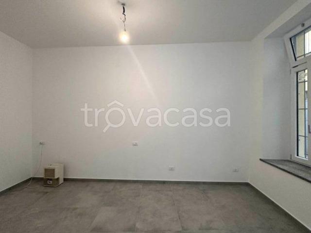Appartamento in affitto a Pinerolo piazza Vittorio Veneto, non arredato/vuoto, centrale TrovaCasa