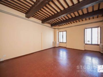 Appartamento in affitto a Pistoia via Giosuè Carducci, non arredato/vuoto, immobile di prestigio, travi a vista TrovaCasa
