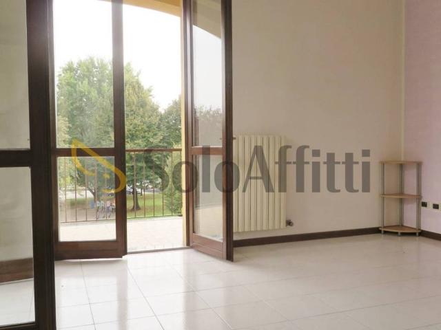 Appartamento in affitto a Pogliano Milanese piazza Enzo Tarantelli, non arredato/vuoto, terrazzo, libero subito TrovaCasa