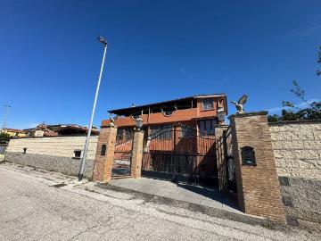 Appartamento in affitto a Pomezia RM