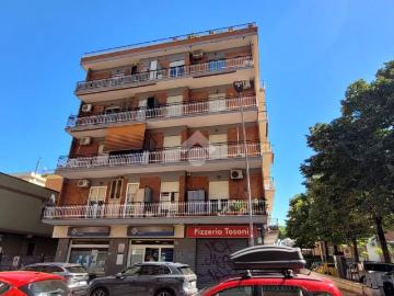 Appartamento in affitto a Pomezia via Filippo Re, 70, arredato, vicinanze negozi, balcone TrovaCasa