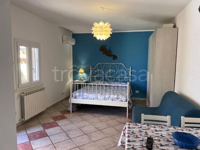 Appartamento in affitto a Pomezia viale Francia, arredato, giardino privato, terrazzo TrovaCasa