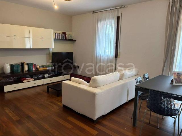 Appartamento in affitto a Ponte San Pietro via Buonarroti 4, arredato, box, terrazzo TrovaCasa