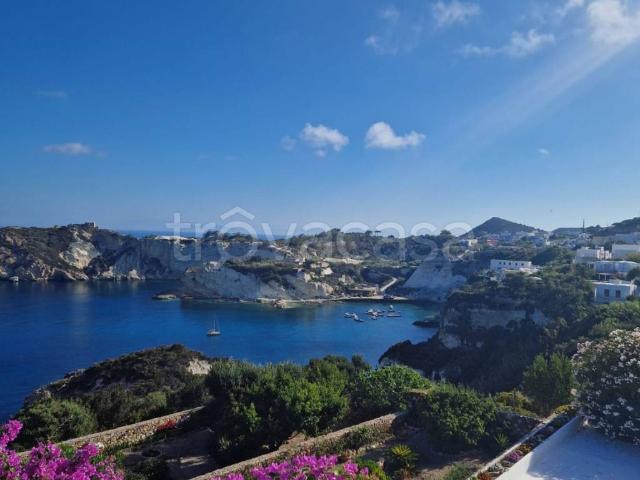 Appartamento in affitto a Ponza via Chiesa, arredato, giardino privato, terrazzo TrovaCasa