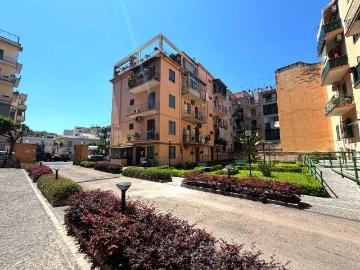Appartamento in affitto a Portici NA