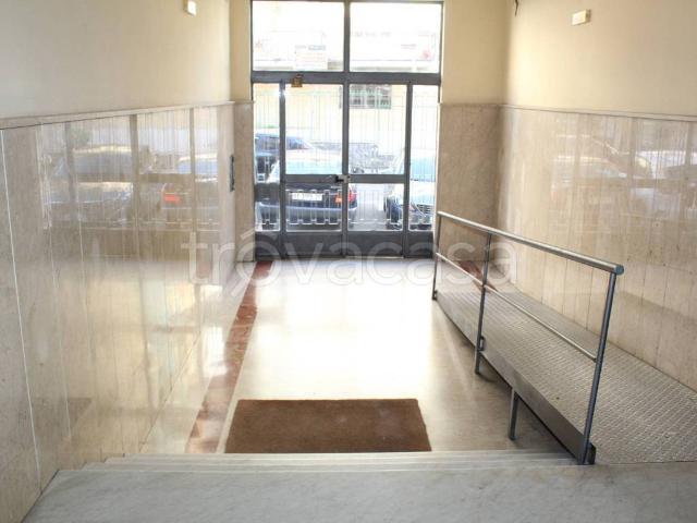 Appartamento in affitto a Portici via Vittorio Emanuele, 7, non arredato/vuoto, posto auto, centrale TrovaCasa