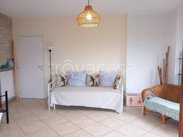 Appartamento in affitto a Porto Valtravaglia via per Muceno, 47, arredato, giardino, box TrovaCasa