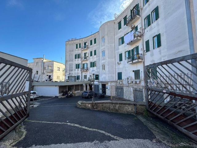 Appartamento in affitto a Pozzuoli NA