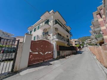 Appartamento in affitto a Pozzuoli NA