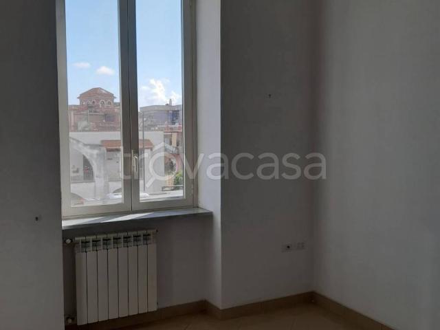 Appartamento in affitto a Pozzuoli piazza Aldo Moro, non arredato/vuoto, posto auto, ascensore TrovaCasa
