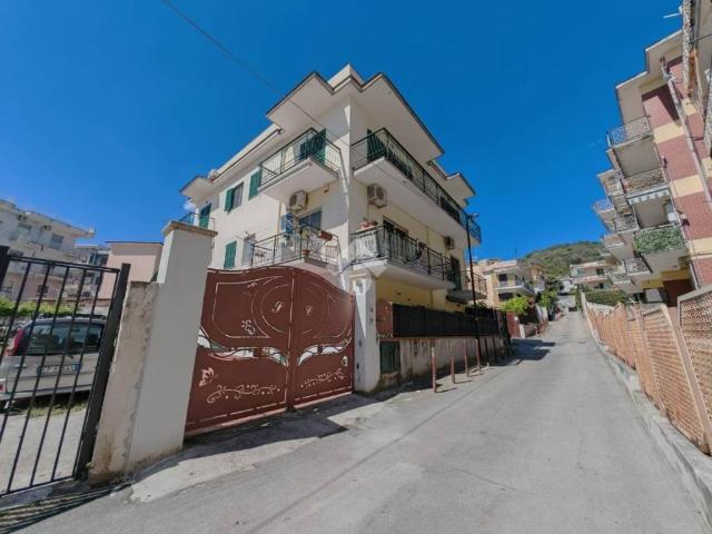 Appartamento in affitto a Pozzuoli traversa Miliscola 2, riscaldamento autonomo, parzialmente arredato, ristrutturato TrovaCasa