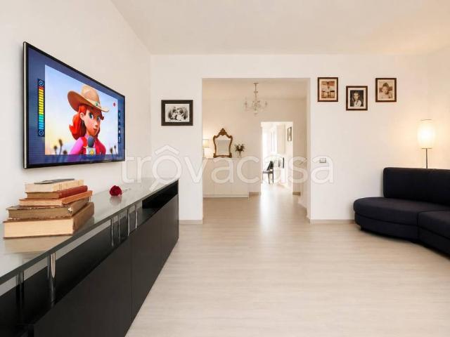 Appartamento in affitto a Prato via Eugenio Fantaccini, box, terrazzo, parzialmente arredato TrovaCasa