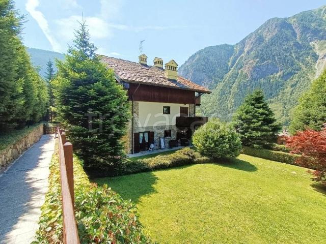 Appartamento in affitto a Pré Saint Didier, arredato, giardino privato, posto auto TrovaCasa