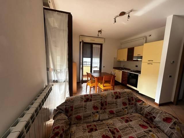Appartamento in affitto a Vanzago MI