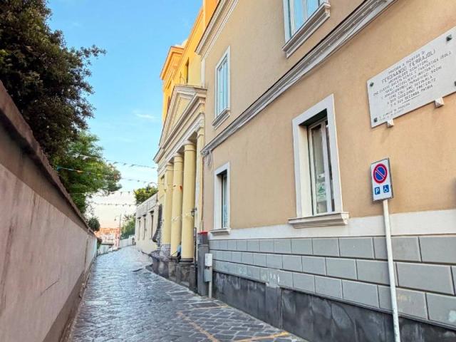 Appartamento in affitto a Procida NA