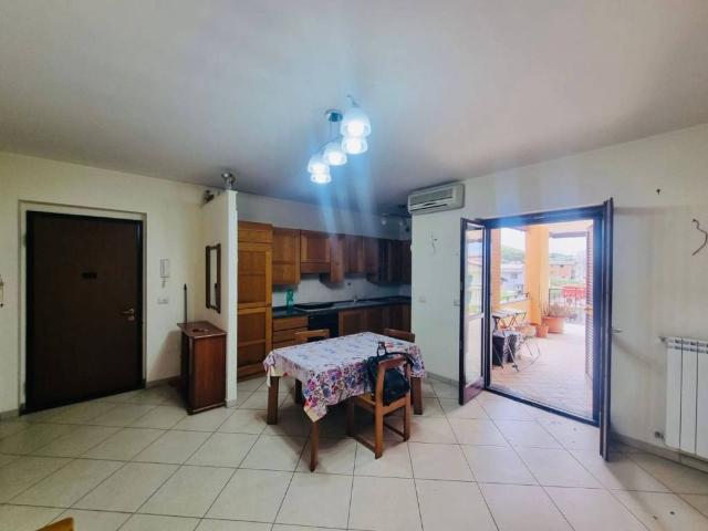 Appartamento in affitto a Quarto NA