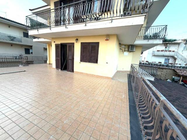 Appartamento in affitto a Quarto NA