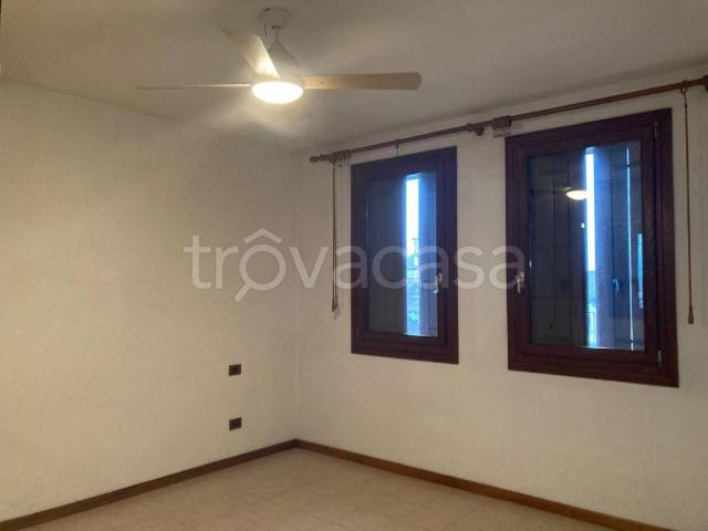 Appartamento in affitto a Quinto Vicentino, box, parzialmente arredato, lavanderia TrovaCasa